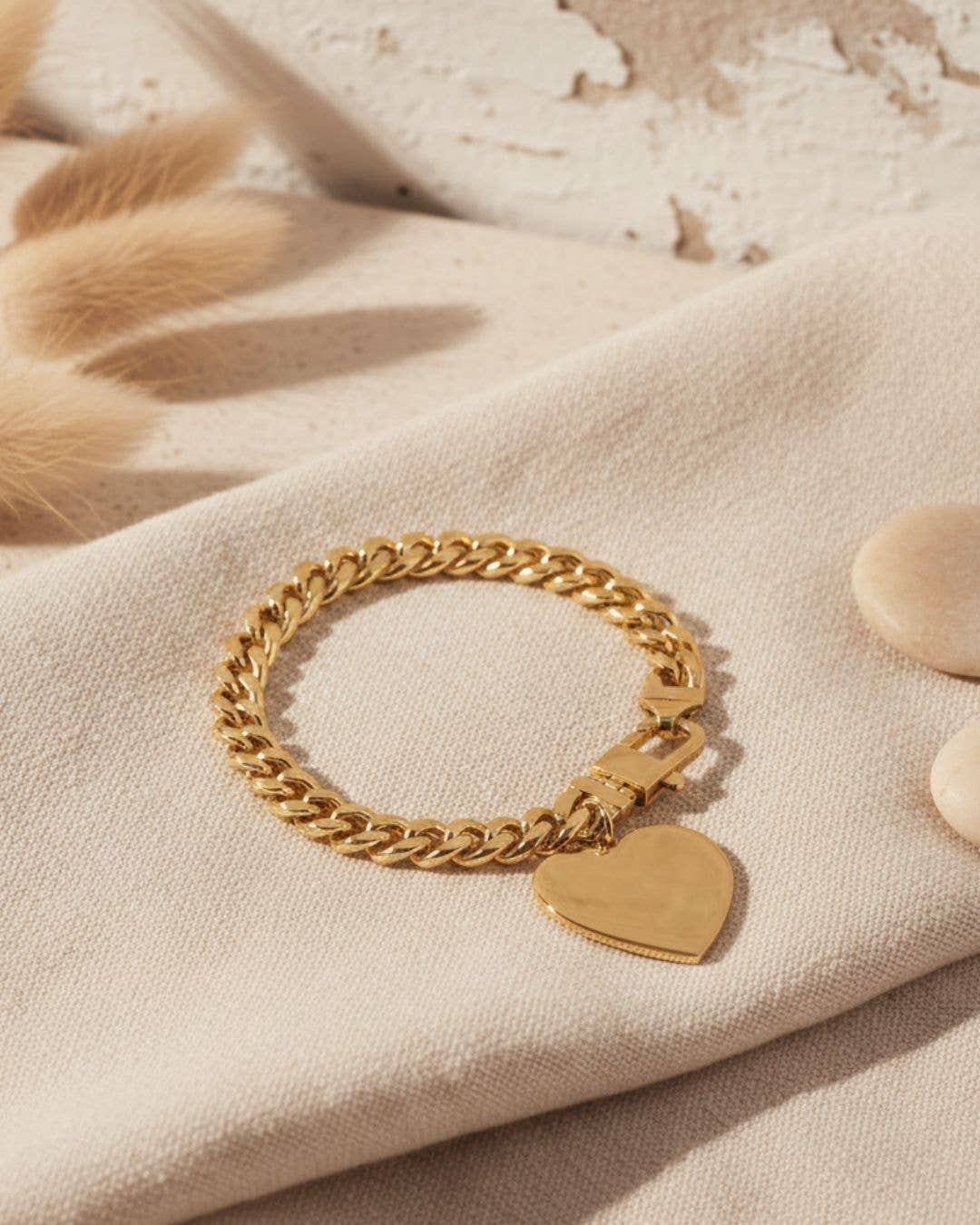 CHUNKY CHAIN WITH HEART CHARM BRACELET - 18k plate
