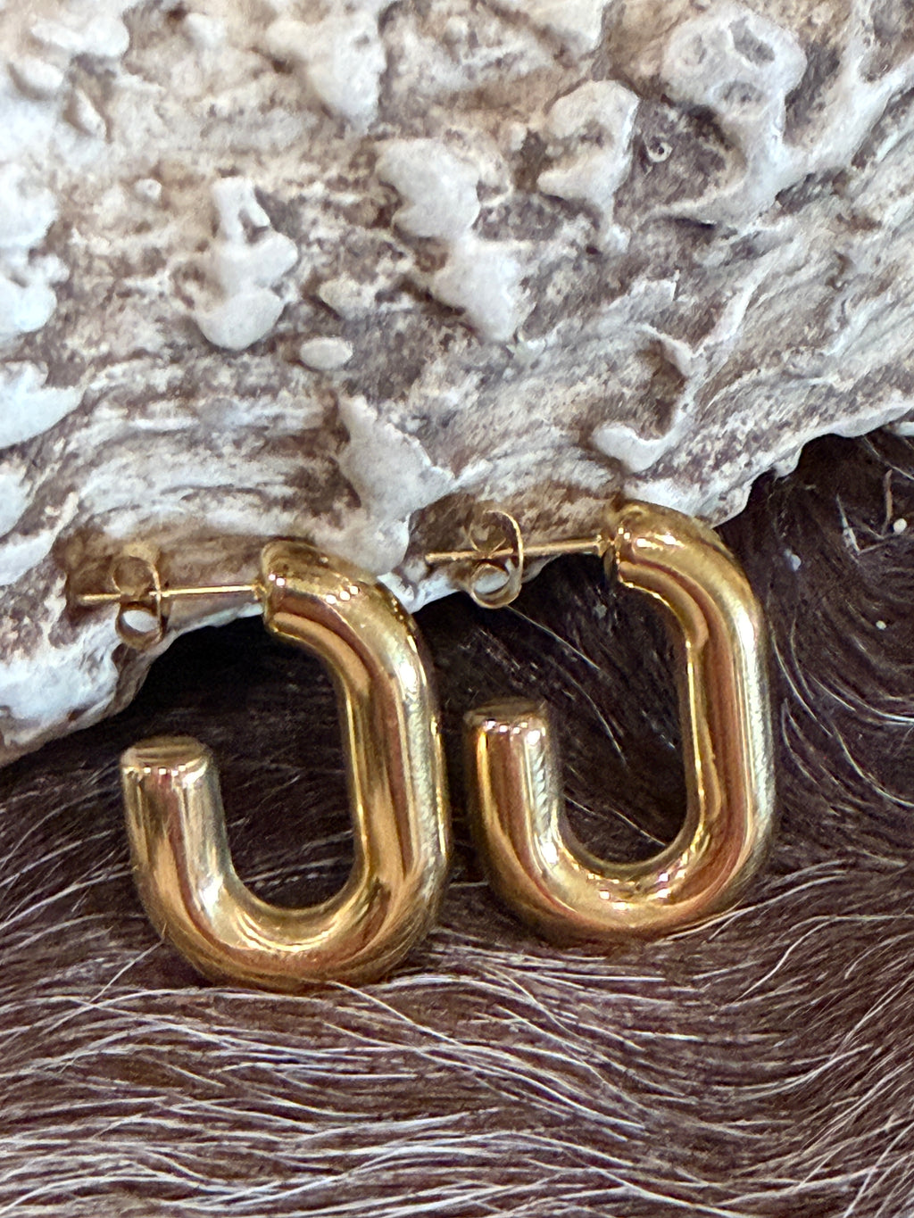 Small Gold "U" shaped earrings