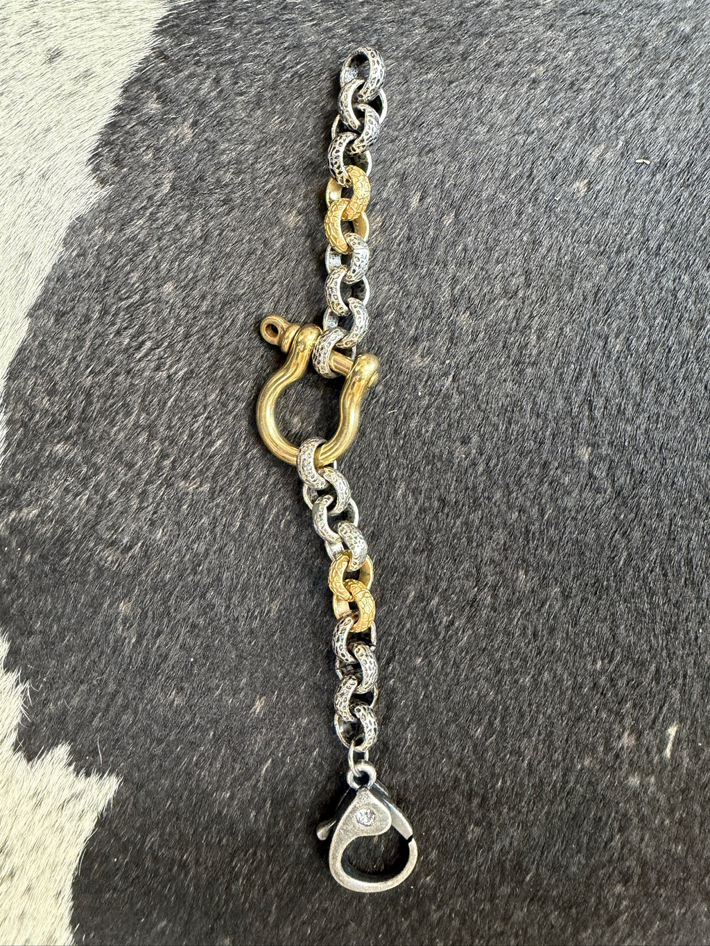 V2 Vintage Single Shackle Bracelet